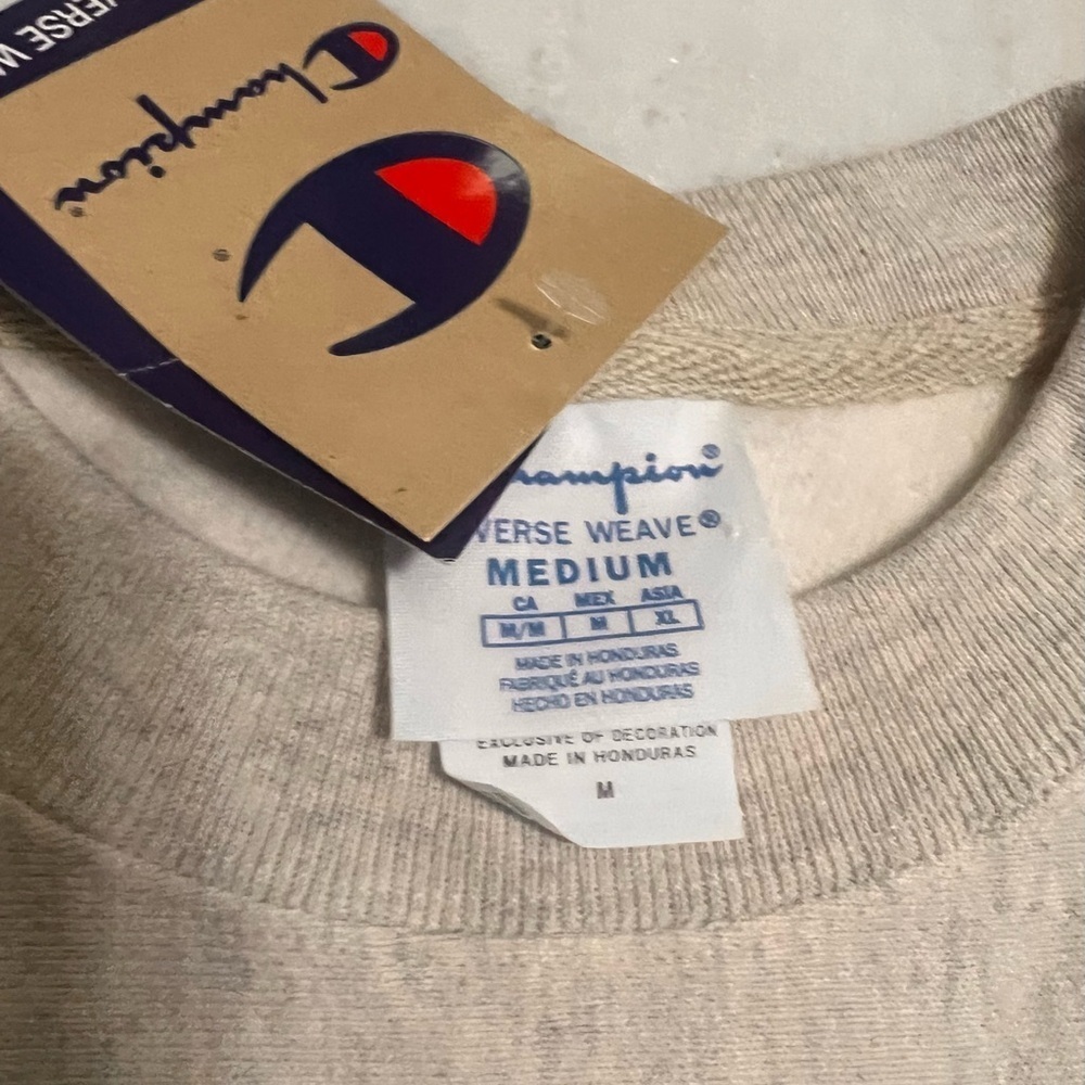 Champion Light Gray Reverse Weave Crew Neck Sweatshirt Size Medium NWT - Picture 2 of 5